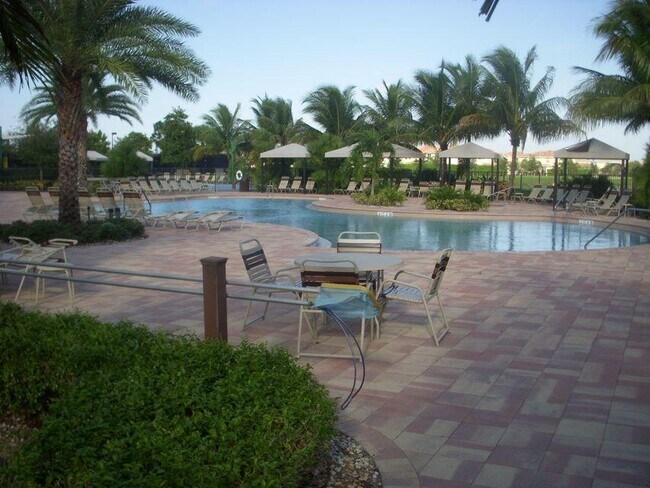 Foto del edificio - 8887 Chestnut Ridge Way