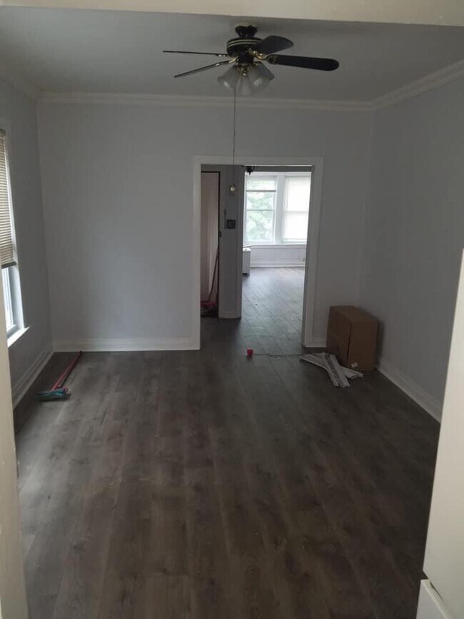 Dining - 5418 N Kimball Ave