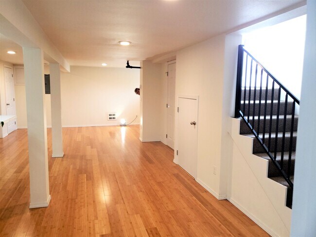 Building Photo - 1428 16th Ave