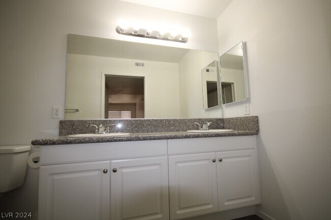 Foto del edificio - 5710 E Tropicana Ave