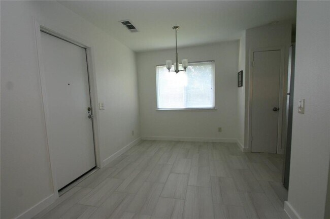 Building Photo - 7209 Shadywood Dr