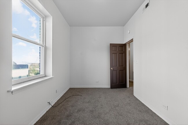 Building Photo - 4306 W Maypole Ave