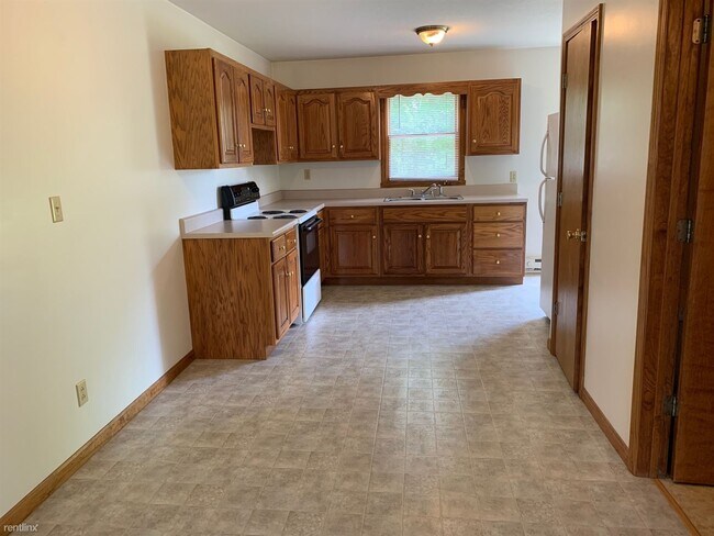 Building Photo - 2 br, 1.5 bath Duplex - 9 Gifford St Apt 1