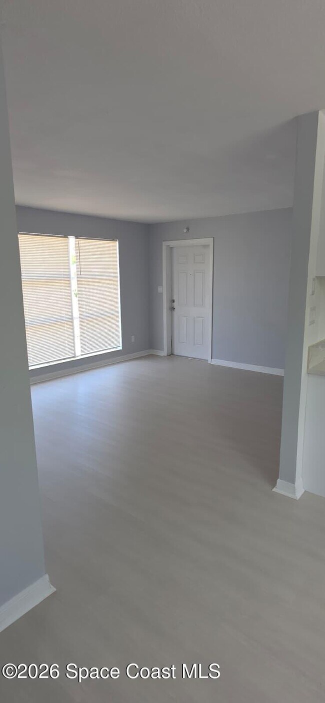 Foto del edificio - 1047 Japonica Ln