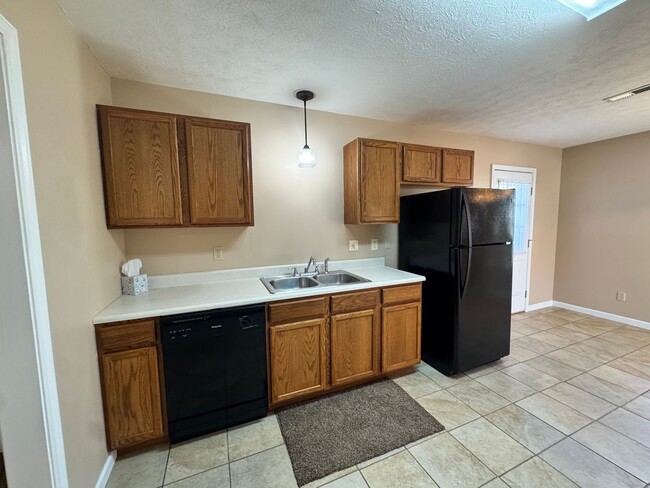 Building Photo - Maryville 37804 - 3 bedroom, 2 bath home -...