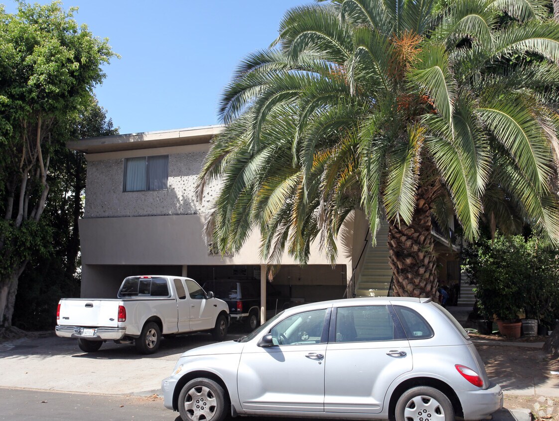 Primary Photo - 1549 Armacost Ave