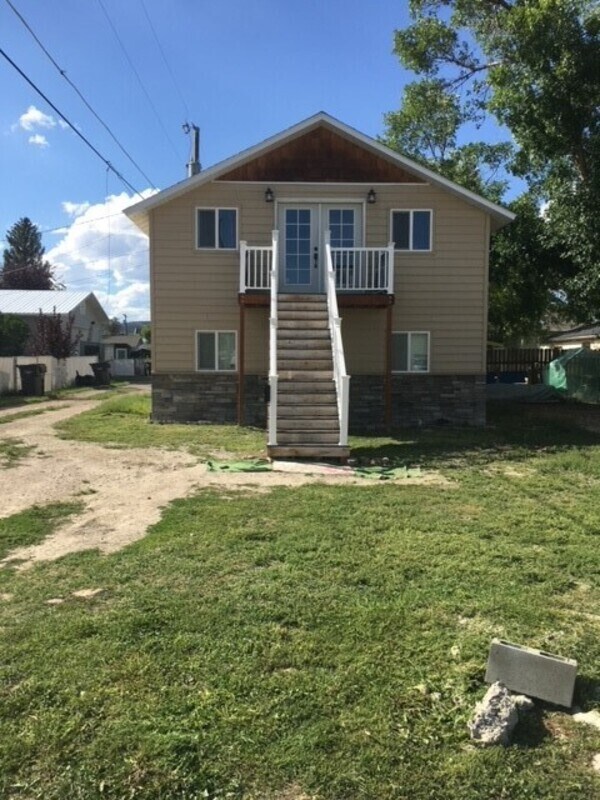 15 N Arizona St Unit 2, Dillon, MT 59725 Condo for Rent in Dillon, MT