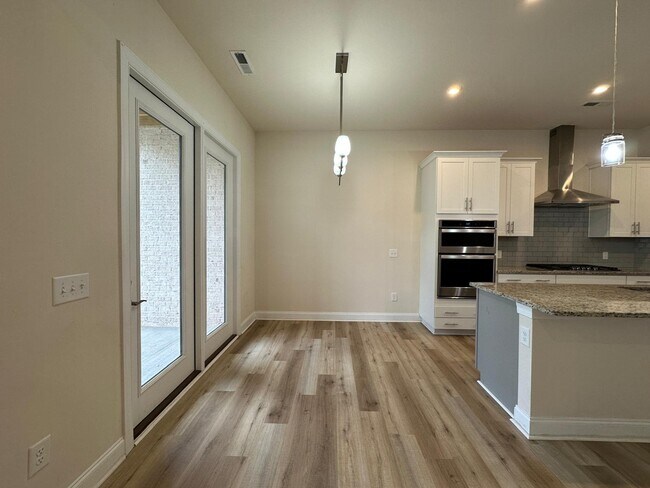 Building Photo - 120 Heathbrook Ln