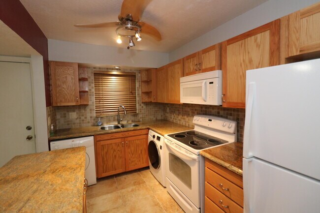 Building Photo - 126 Sparrow Dr
