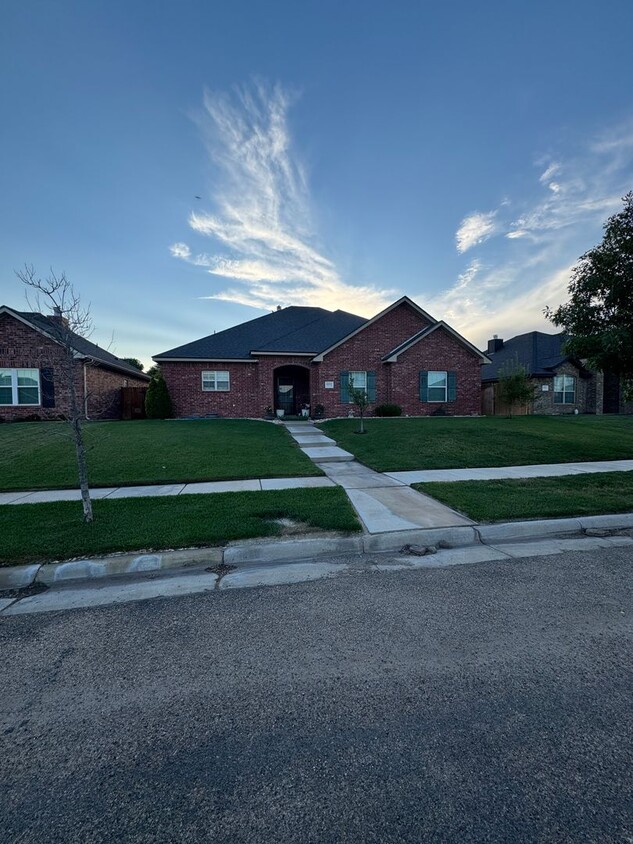 Primary Photo - Located in Hillside Terrace!!!4bedrooms 2n...