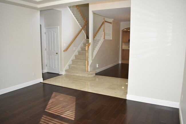 Building Photo - 630 Rogers Cir