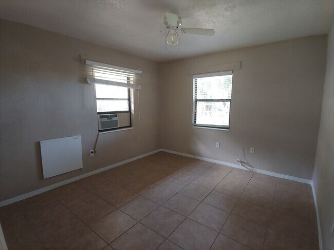 Foto del edificio - Pet Friendly 2Bed/1Bath Home for Rent in P...