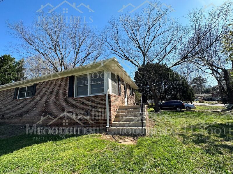 Primary Photo - 420 W Fredericks St