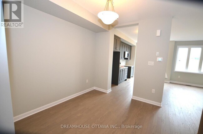 Building Photo - 326 Gisborne Pl