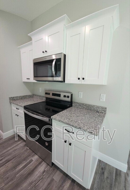 Building Photo - 7851 N Jamaica Dr