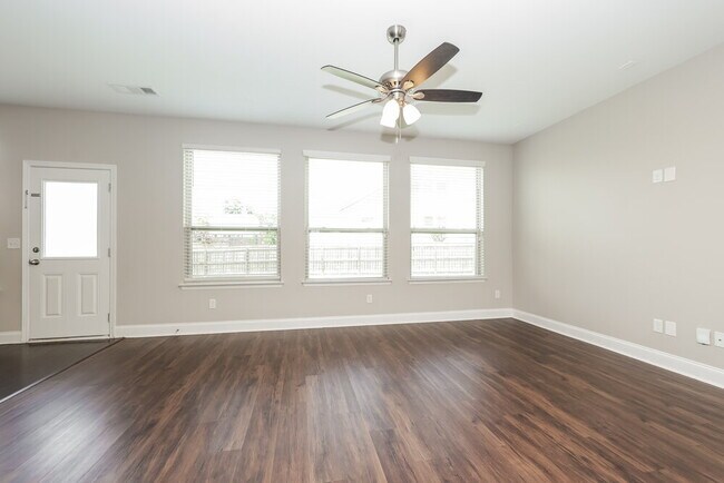 Foto del edificio - 1005 Keeneland Dr