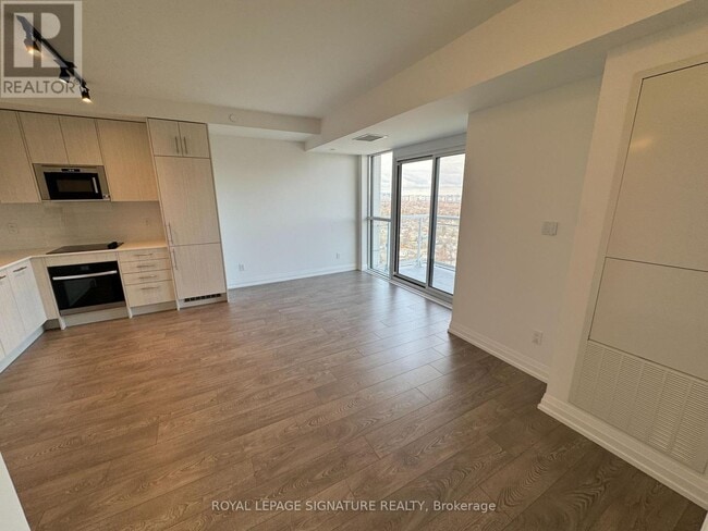 Building Photo - 286 Main St