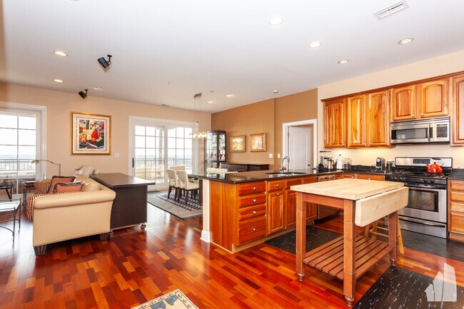 Building Photo - 4953 Oakton St