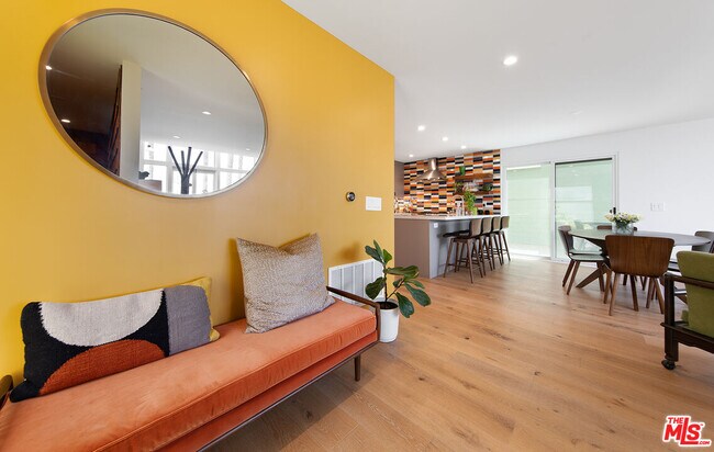 Foto del edificio - 6623 Esplanade