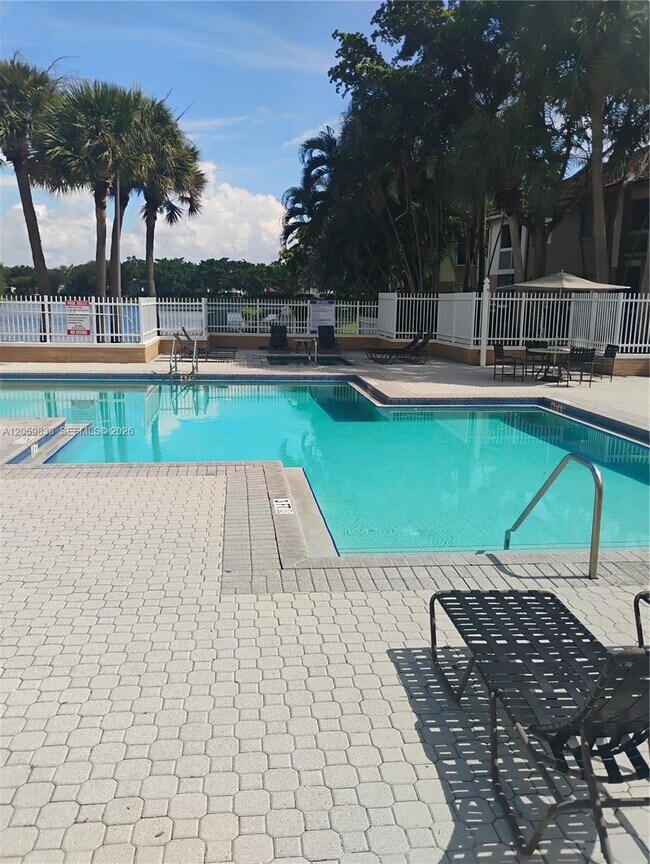 Foto del edificio - 729 NW 92nd Ave