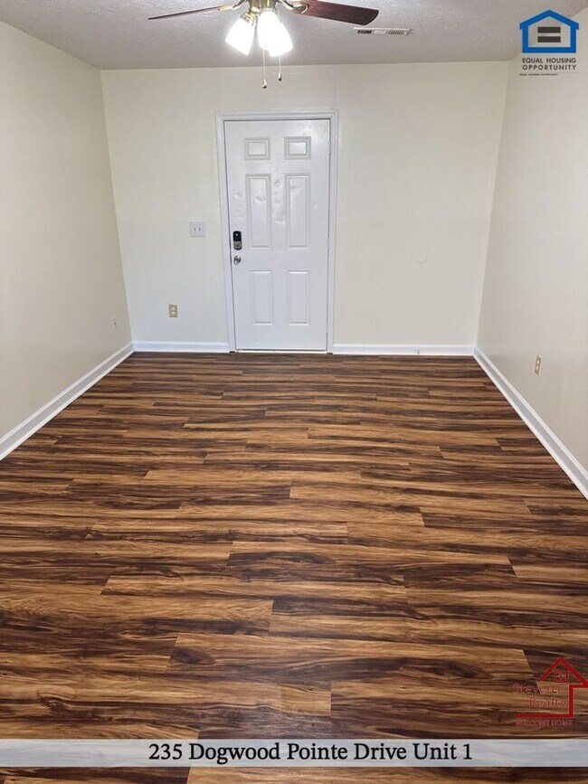 Foto del edificio - 235 Dogwood Pointe Dr