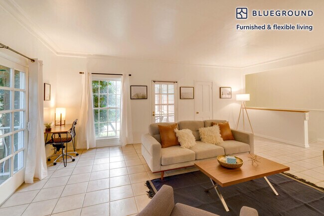 Foto del edificio - 9419 Charleville Blvd