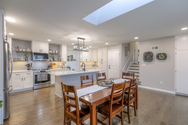 Building Photo - 7617 Windsor St