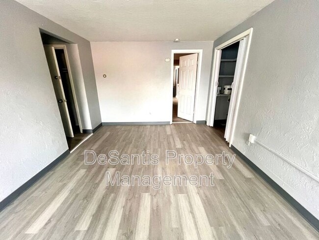 Building Photo - 1141 Brabec St
