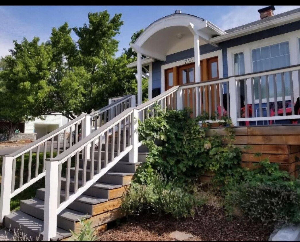 Primary Photo - 255 Pacific Terrace