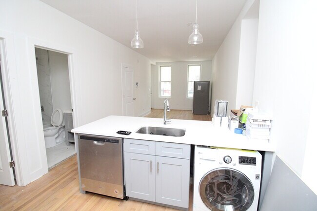 Building Photo - 1544 N Bosworth Ave