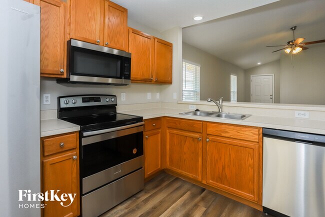 Building Photo - 15206 Searobbin Dr