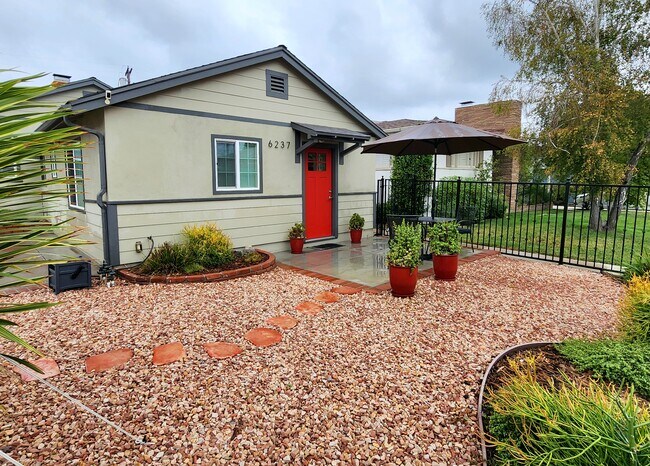 Foto del edificio - 6235 Aura Ave