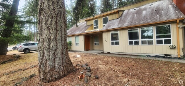 Newly renovated with fresh paint - 3622 159th Street Ct E