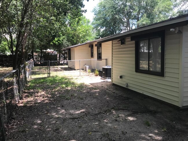 Building Photo - 507 Fir Ave