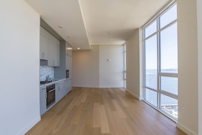 Building Photo - 2Bd/2Ba Seattle Condo