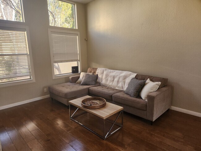 Foto del edificio - 6216 Academy Ridge Dr NE