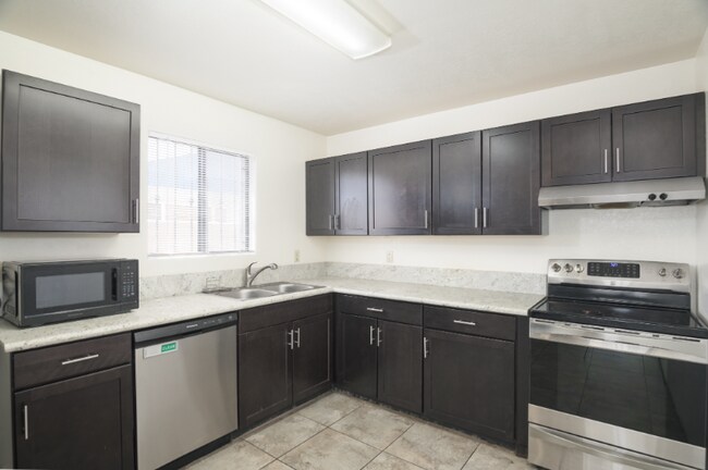 Building Photo - 1647 E Lester St