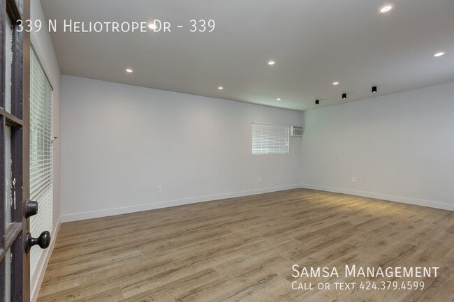 Foto del edificio - 339 Heliotrope Dr