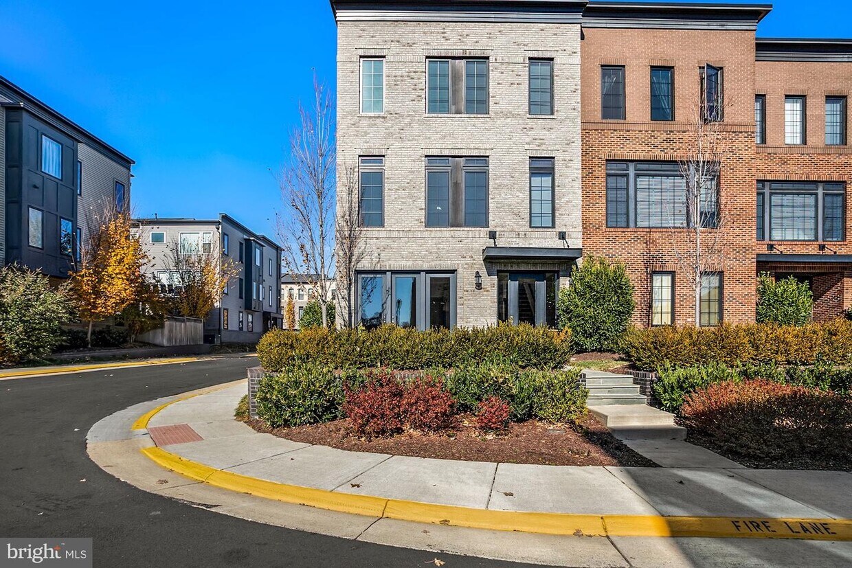 23110 Lavallette Square, Brambleton, VA 20148 Townhouse for Rent in