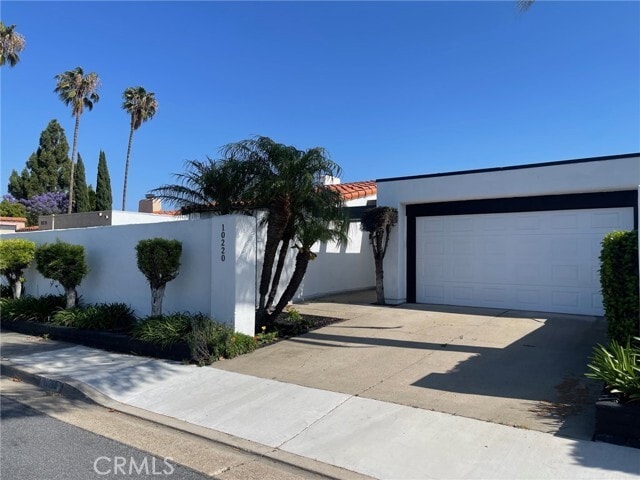 Building Photo - 10220 El Monterey Ave