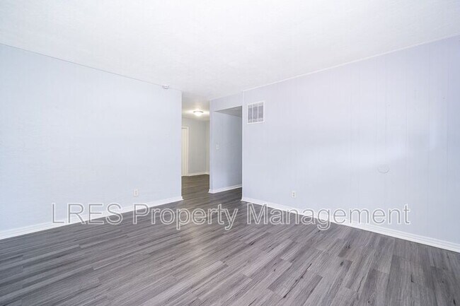 Foto del edificio - 5601 Andora St