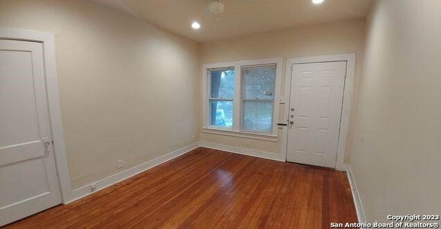 Building Photo - 821 W Woodlawn Ave