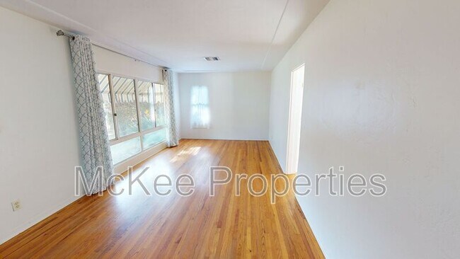Building Photo - 400 H Ave
