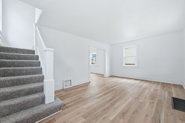 Foto del edificio - Updated 3BR with Fresh Finishes