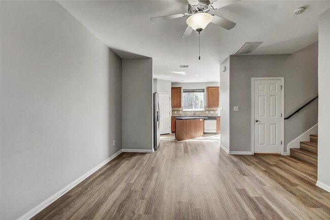Foto del edificio - 512 Eberhart Ln