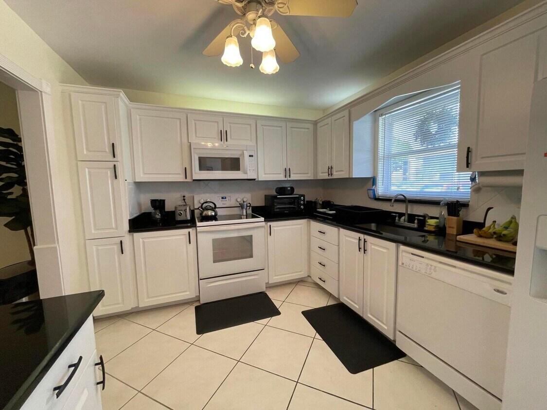 105 Oxford 500, West Palm Beach, FL 33417 Condo for Rent in West Palm