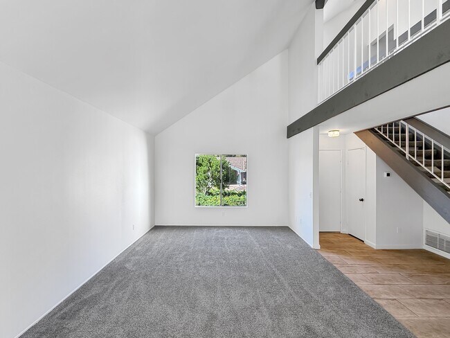 Building Photo - 13756 Via Tres Vistas