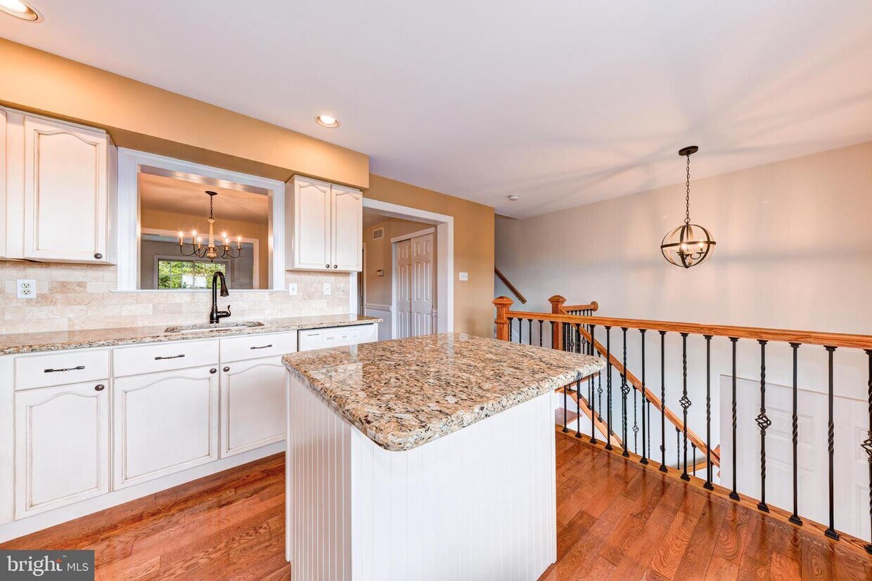 Foto principal - 4640 Louise St Claire Dr