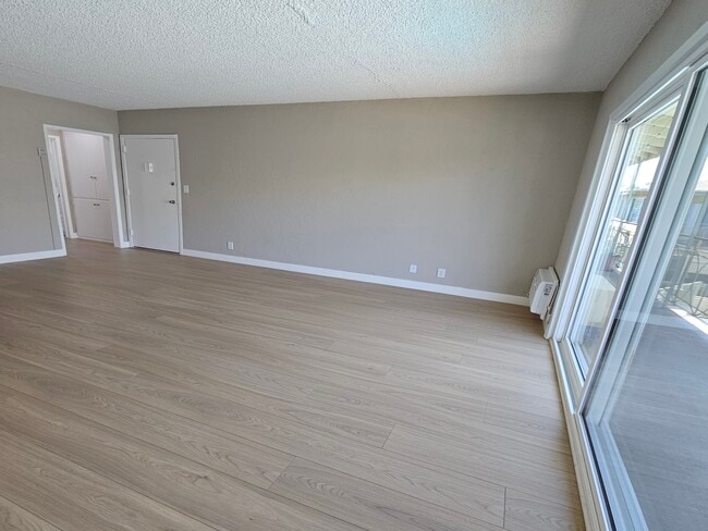 Building Photo - 14037 Oxnard St