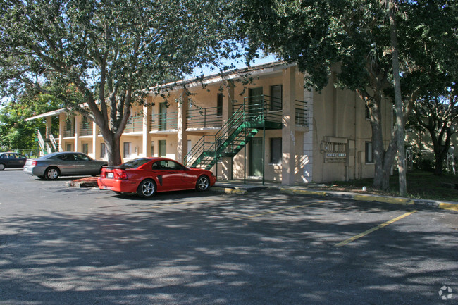 Foto del edificio - Garden Lakes